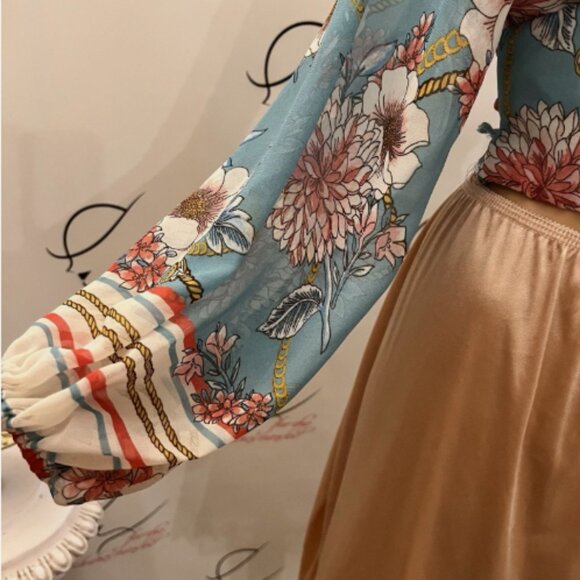 Fashion Nova. Size Small. Aqua Floral. Open Back. Crop Bodice Lined Top. B70 - Picture 4 of 7